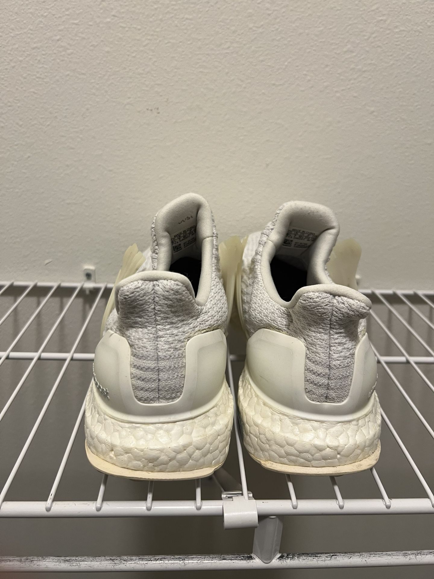 women’s 8.5 men’s 7 adidas white ultraboost