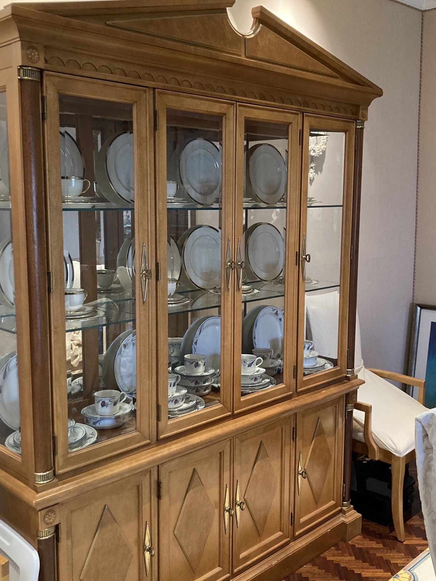 Stanley Capri China Cabinet and Table