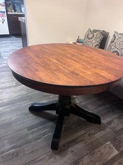 Round Pedestal Dining Table