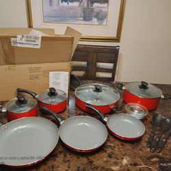 NEW 24 PIECE COOKWARE SET PORCELAIN NO STICK INTERIOR