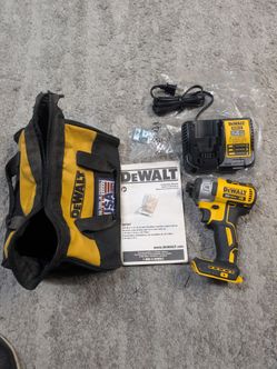 Brushless Cordless lmpact Driver DCF887 20V Max 1/4
