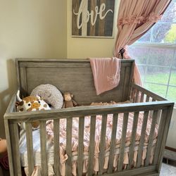 Baby Crib With Mattress 