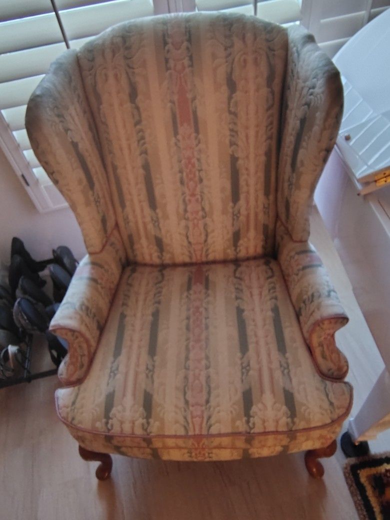 Very Comfortable And Very Clean Strong Chair