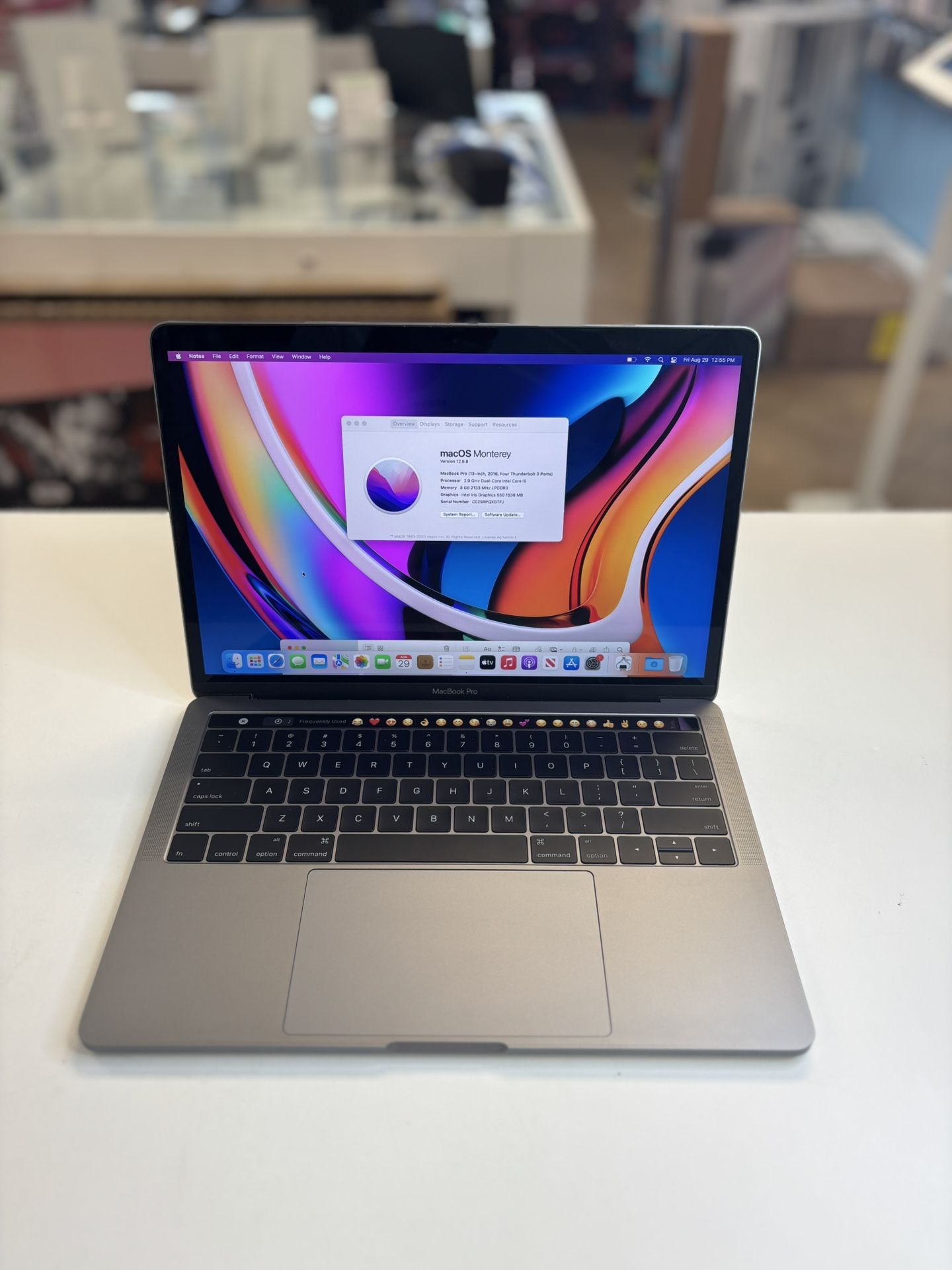 MacBook Pro 13inch Touchbar 8GB Ram 256ssd with Final Cut & Logic Pro