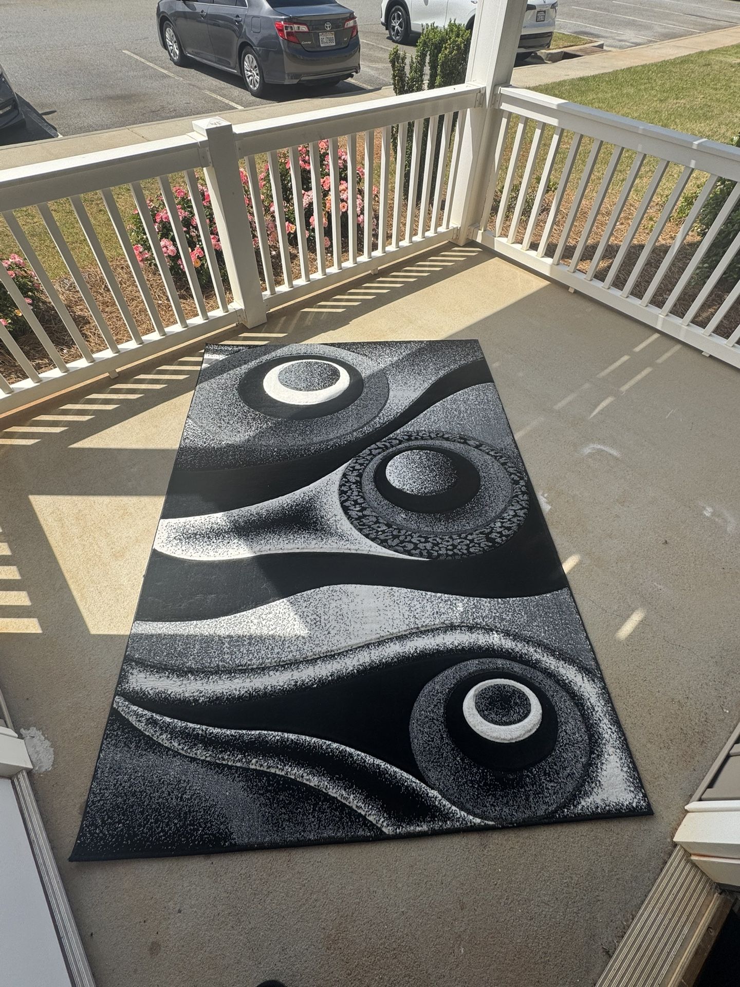 5x8 Area Rug- Excellent Condition