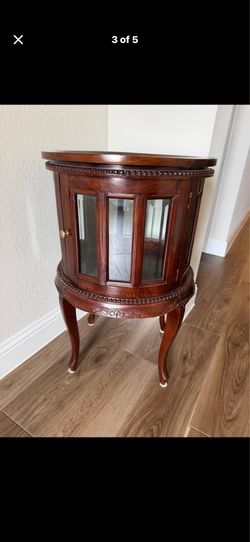 ✨ Vintage Curved Glass Accent Cabinet / Curio Cabinet ✨