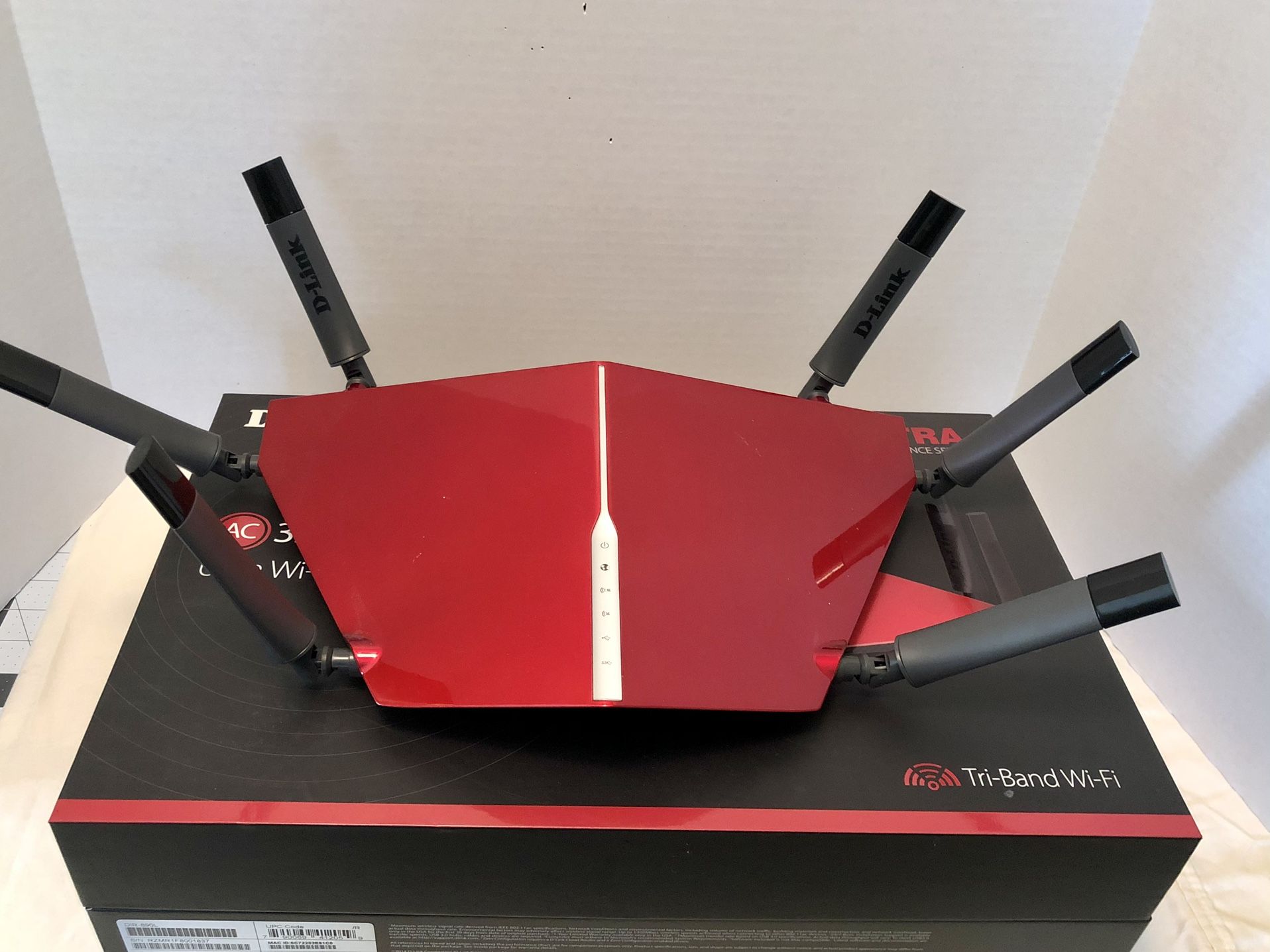 D-Link AC3200 Ultra Tri-Band Wi-Fi Router With 6 High Performance Beamforming Antennas, AC Smartbeam technology