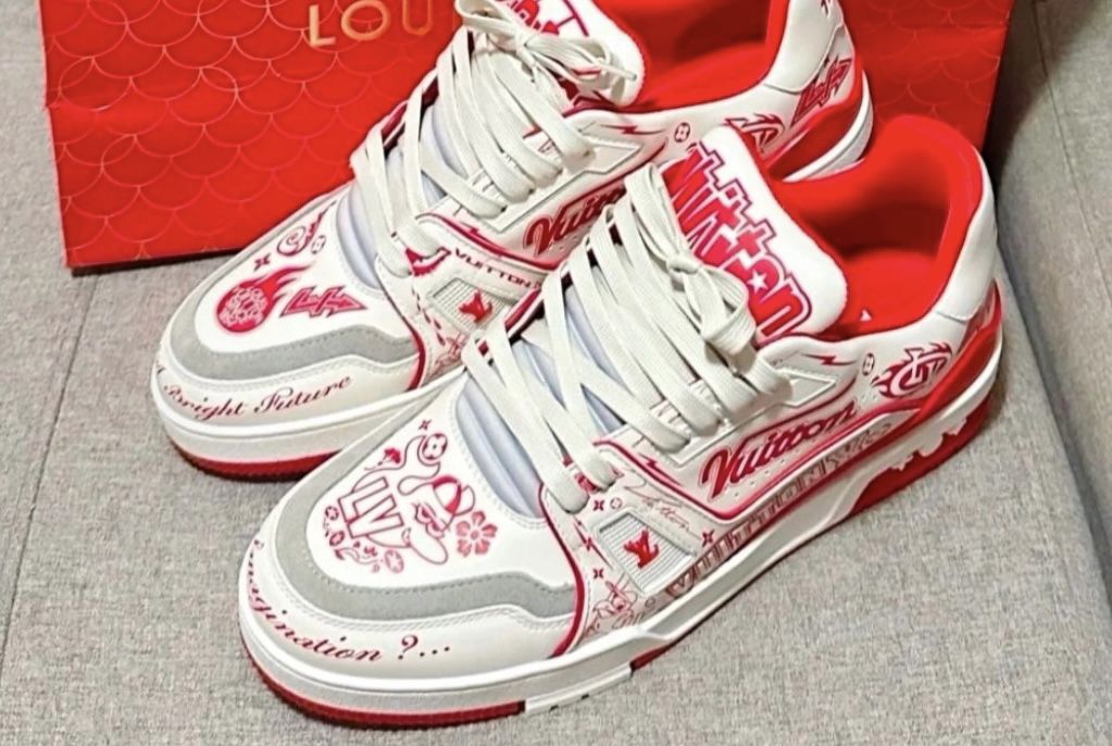 LOUIS VUITTON Trainer Leather Round Head Lait Low-top White and Red Graffiti (23)30