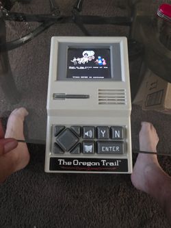 The Oregon Trail Handheld Electronic Video Game 2017 Color & Sound Tested Works