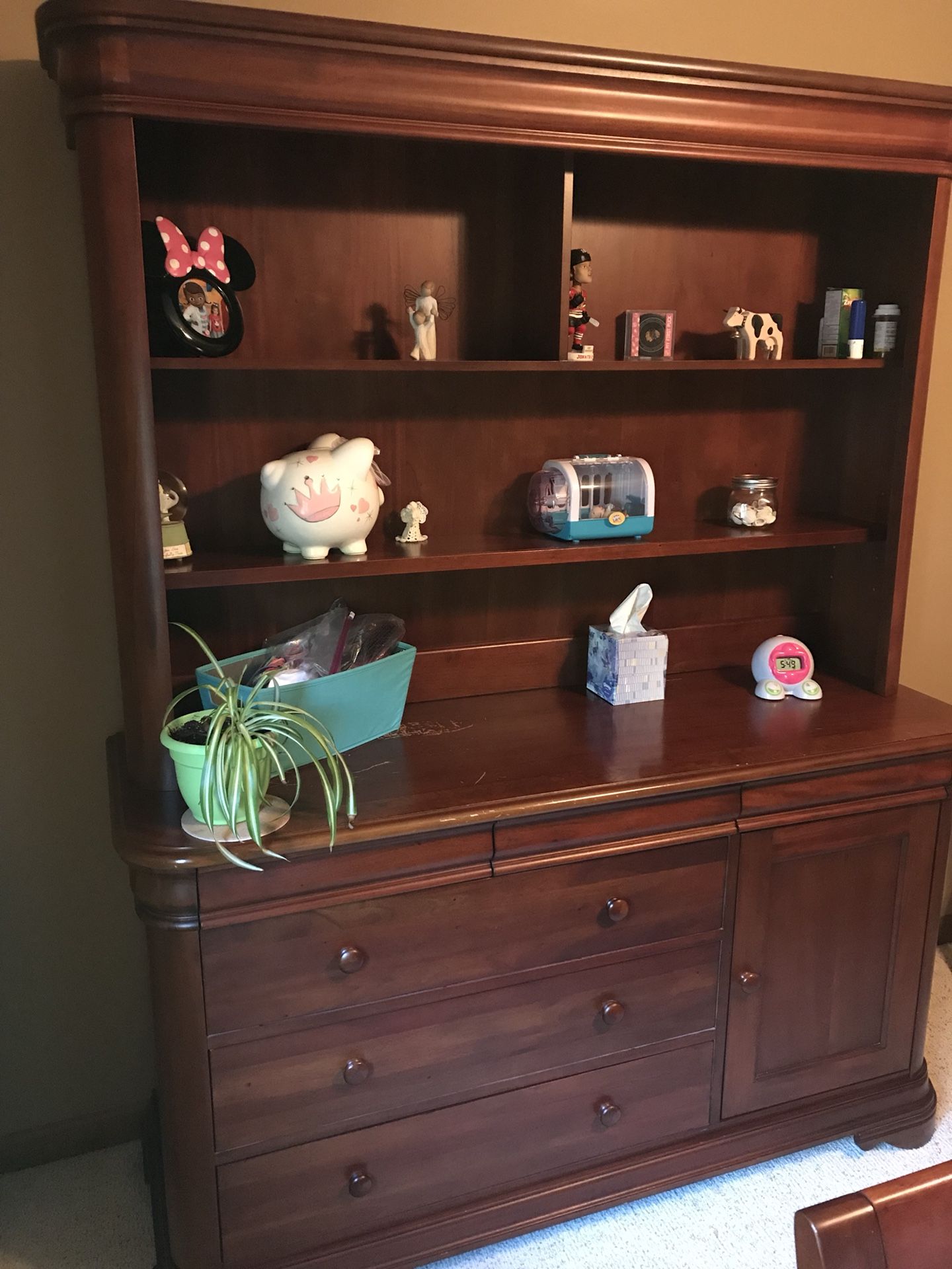 Munire Dresser and Hutch
