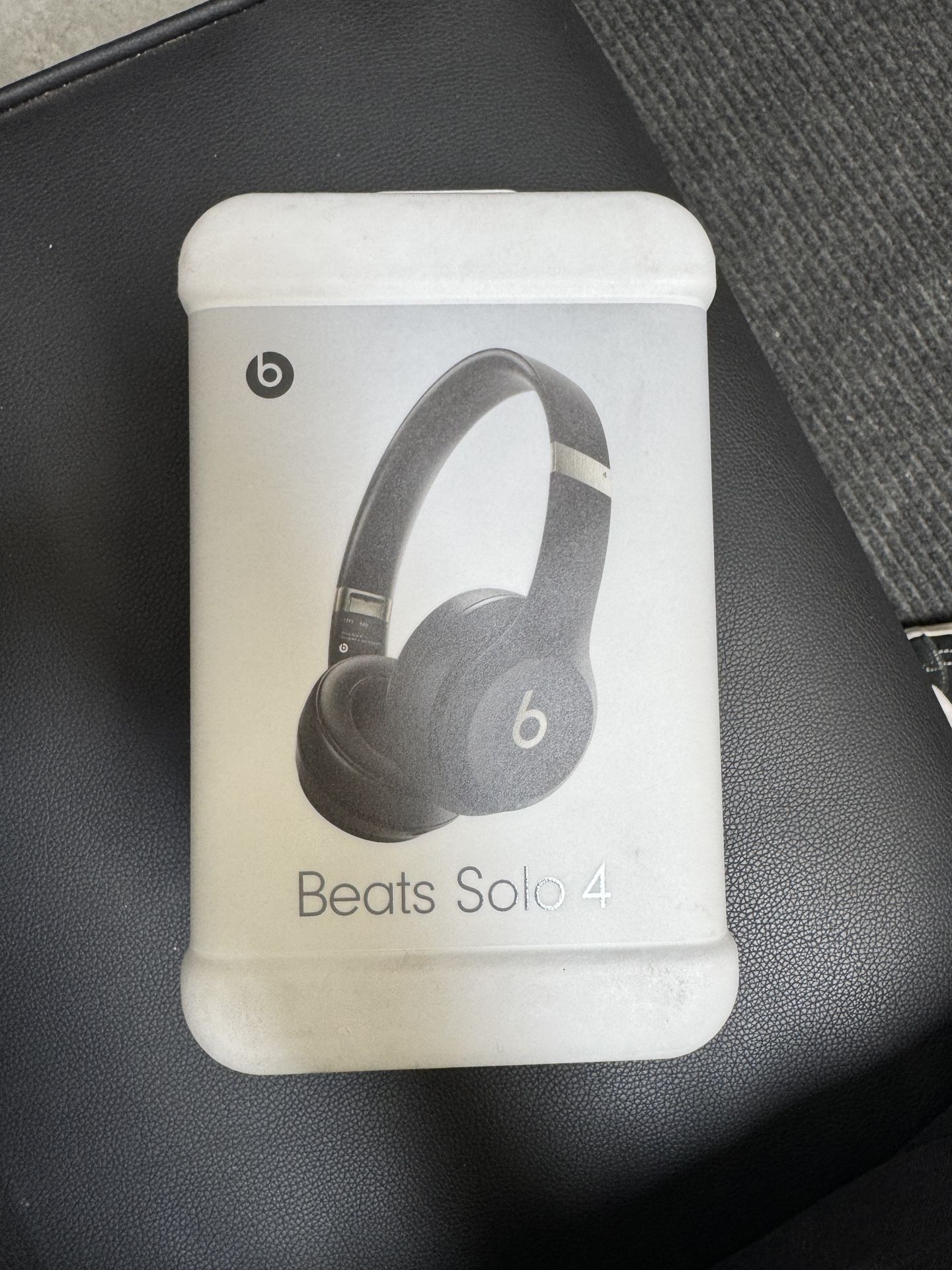 BEAT SOLO 4 HEADPHONE *BRAND NEW*
