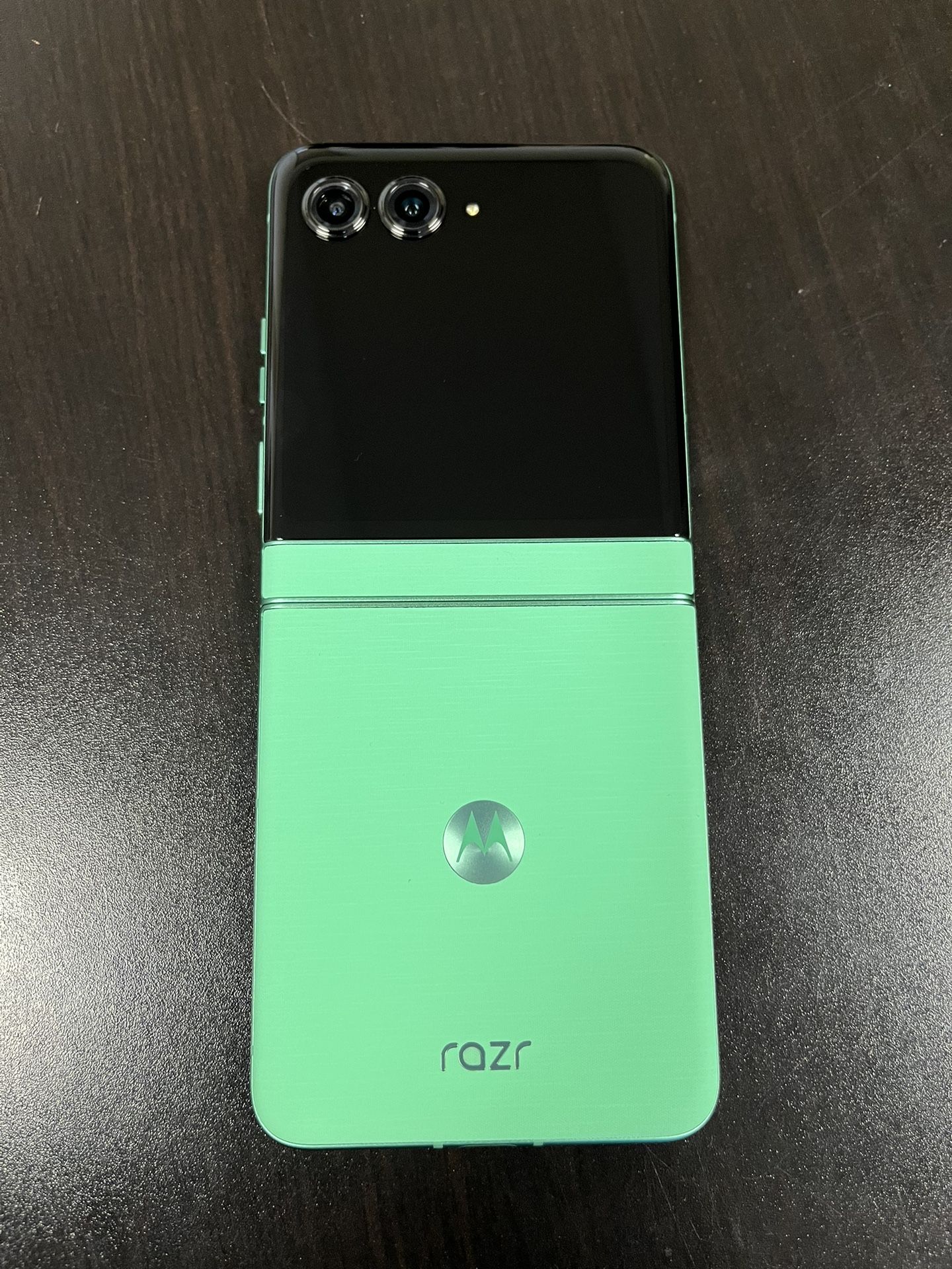 UNLOCKED Motorola Razr 2025 256GB Brand New In Box Sealed 1 Year Warranty Flip Phone Moto Razer Samsung Z Fold Pixel Apple iPhone 16 15 14 13 12