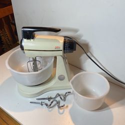 Sunbeam Mixmaster with Glasbake Bowls