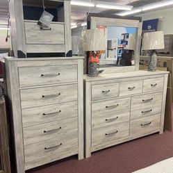 ASHLEY QUEEN STORAGE BEDROOM SET
