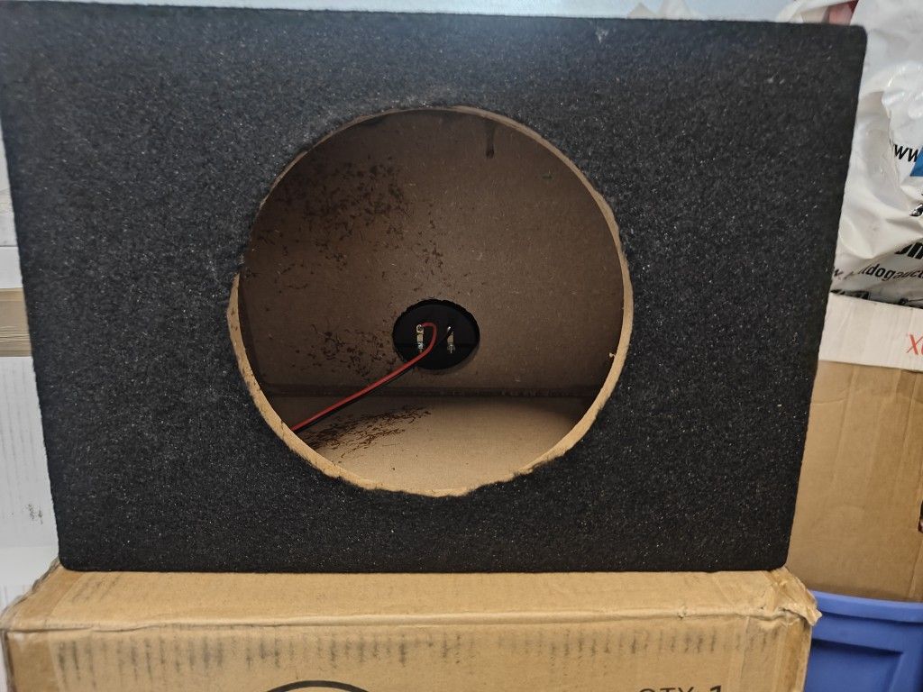 New In Box Goldwood TR8S 8" Single Sealed Car/Truck Box Speaker Cabinet