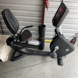 Excellent condition Life Fitness recumbent exercise bike -commercial-grade quality.