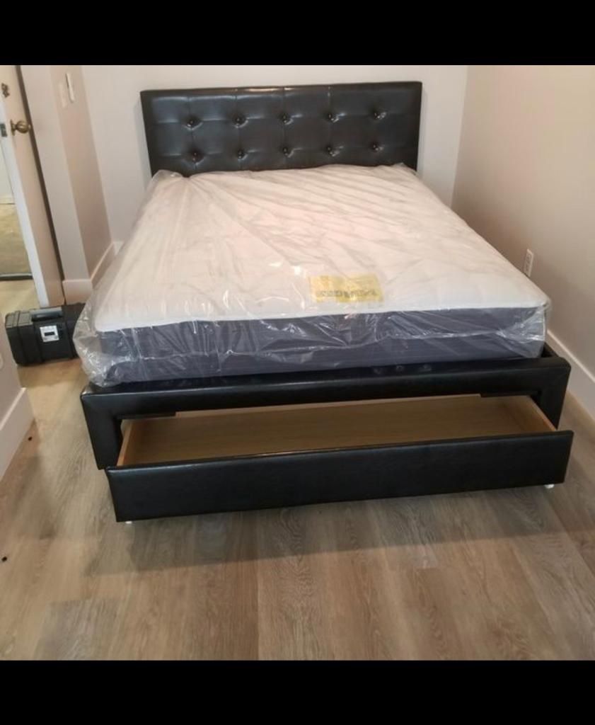 Queen Complete Bed With Bamboo Mattress