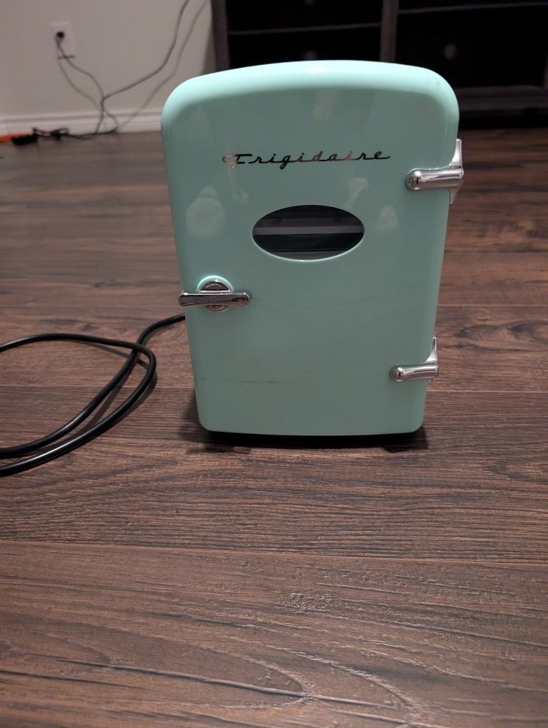 12 in. 1 cu. ft. 9-Can Retro Mini Refrigerator in Blue