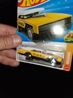 COLLECTABLE YELLOW LONG BLOCK CLEAN