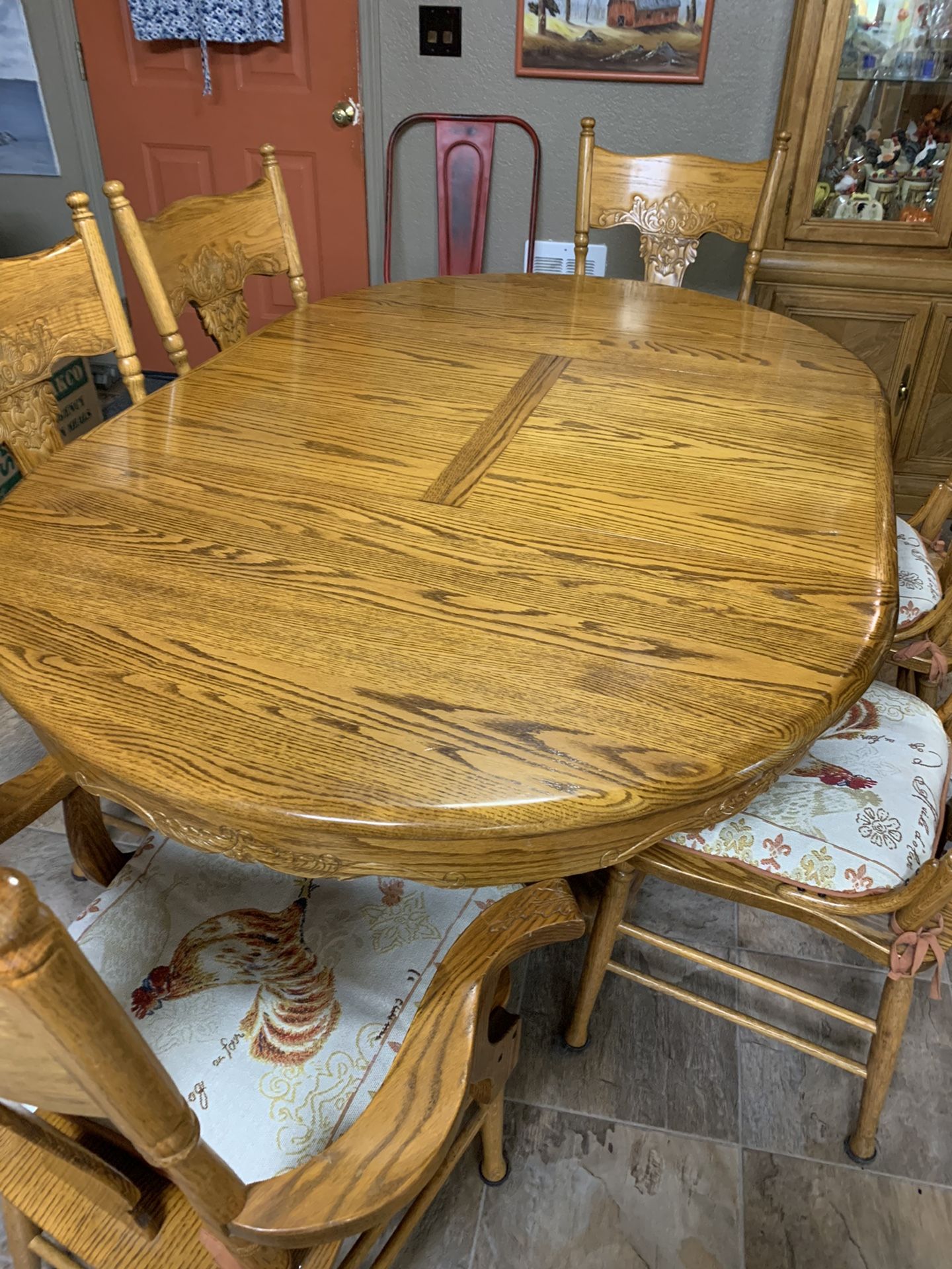 ** Moving must sell** Beautiful Oak Shin Lee Dining table & 6 Chairs