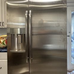 GE Silver Refrigerator 