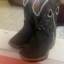 Boys Boots Size 81/2  
