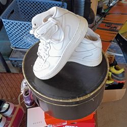 NIKE AIR FORCE 1  SHOES