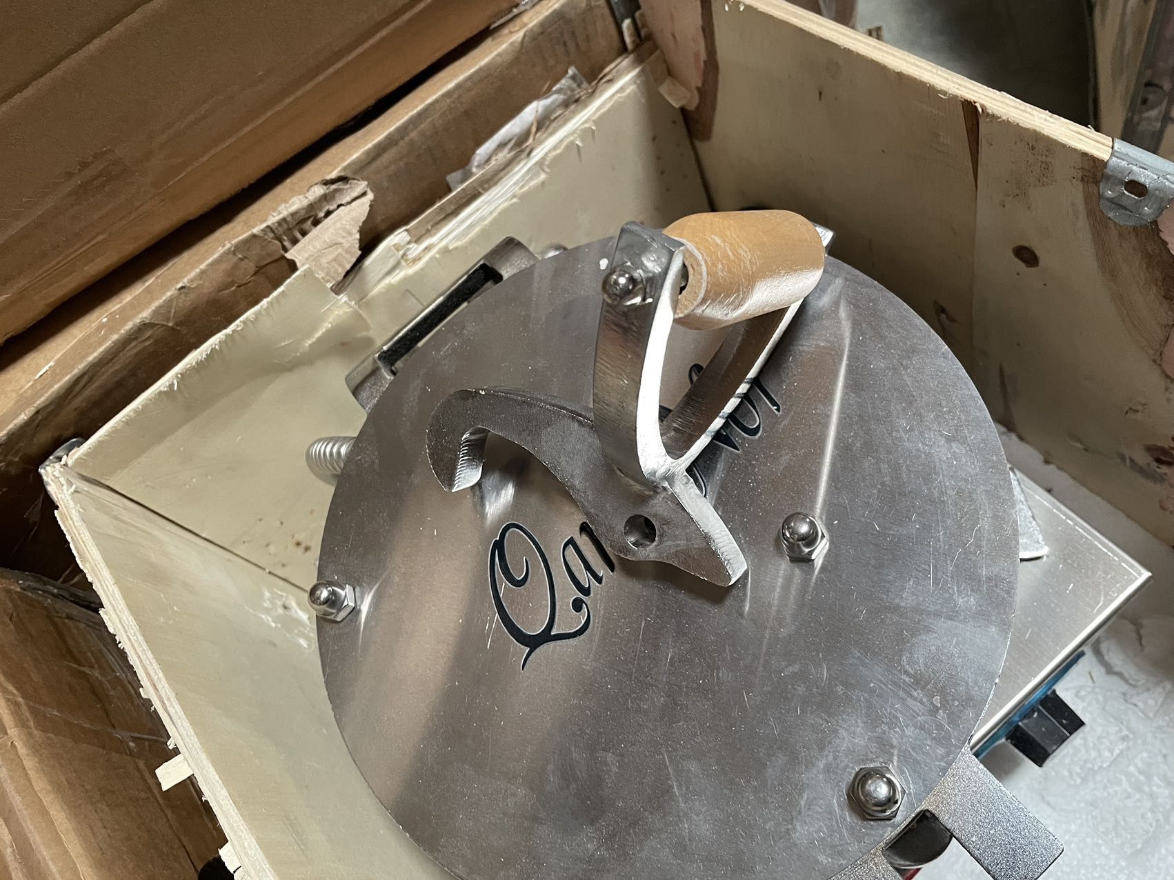 Bread Maker with Cutter (Flawed), Removable Electric Stainless Steel Bake Bread Machine for ceremony event