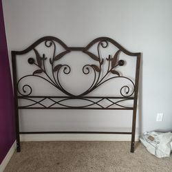 Solid Metal Decorative Queen Bed Frame 