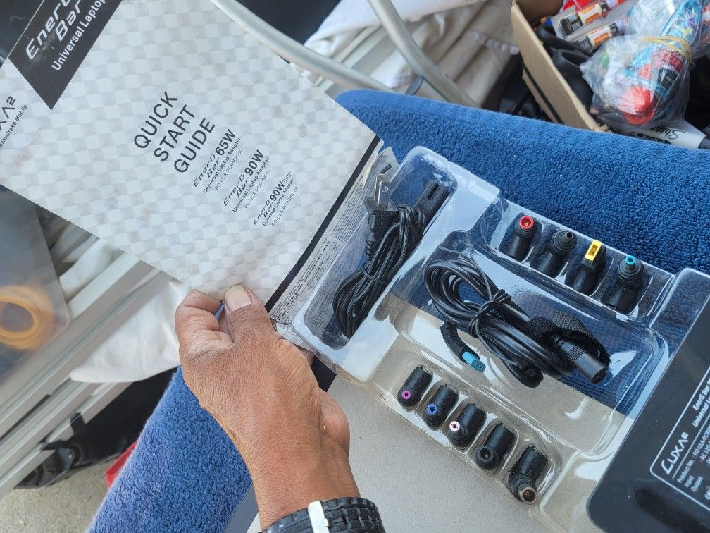 CARGADOR UNIVERSAL COMPATIBLE PARA 10 LAPTOPS. DIFERENTES BRAND.