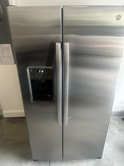 GE refrigerator - Like new!!