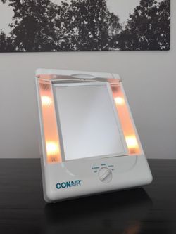 Hollywood Vanity style two-sided mirror with lights