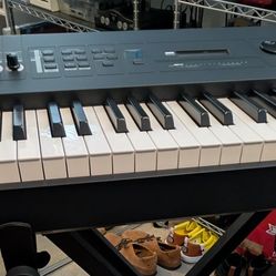 Yamaha MX-88 With  Adjustable Stand 