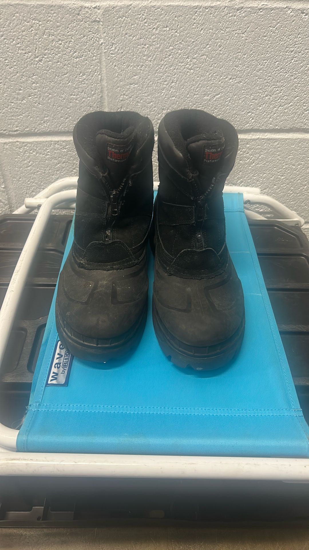 TOTES BLACK LEATHER FRONT ZIP WINTER SNOW ANKLE MENS 11M BOOTS