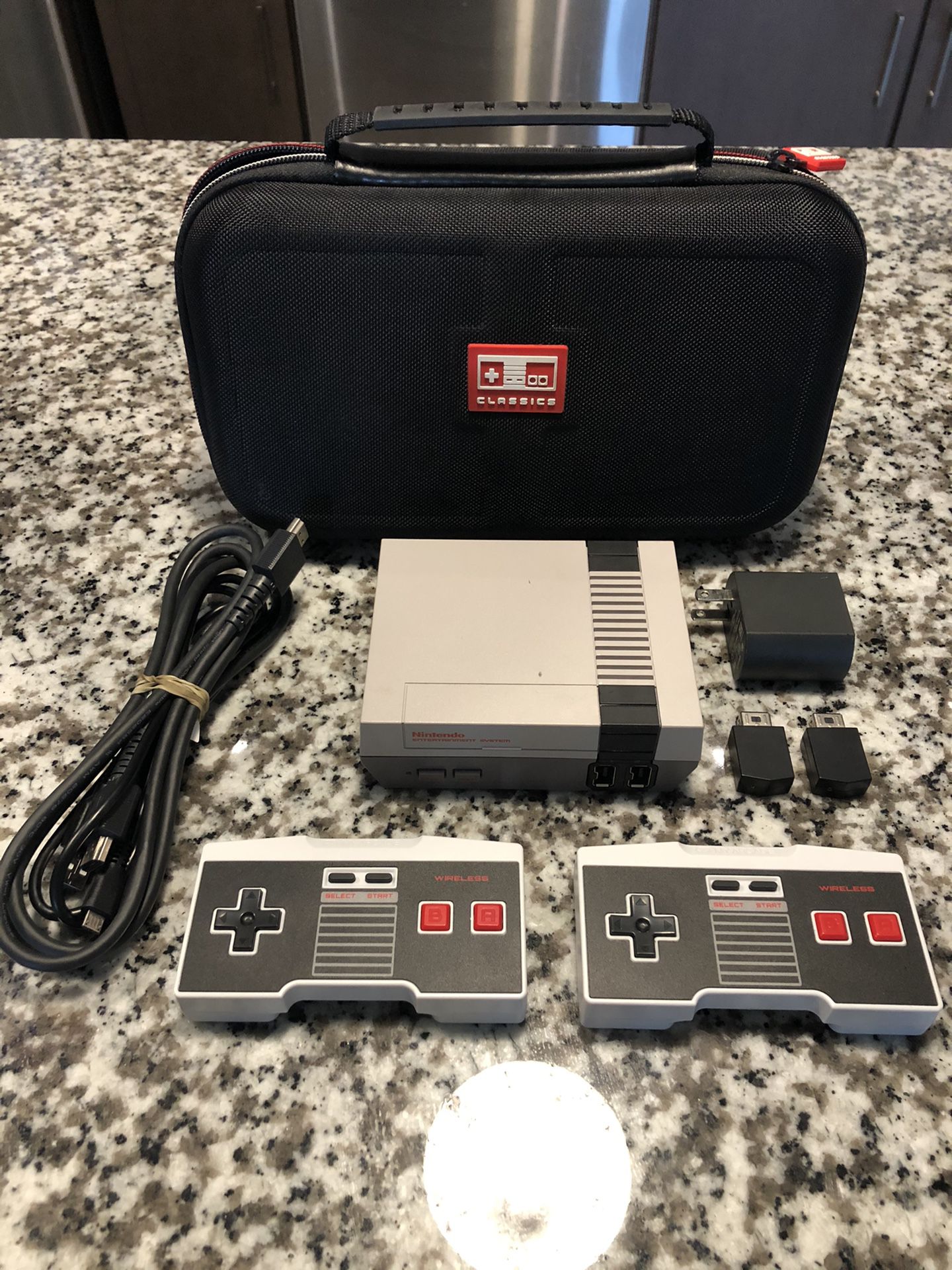 Nintendo NES Classic Edition CLV-001 W 2 Wireless Remotes and case
