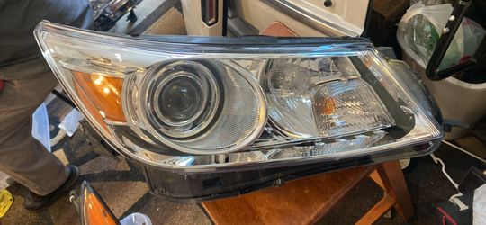 2010-2012 BUICK LACROSSE Headlight  Passenger Right RH