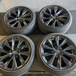 18” 25’ TOYOTA COROLLA OEM WHEEL AND TIRES 