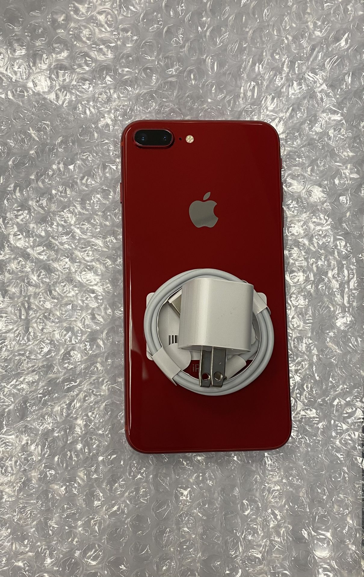 Factory unlocked apple iphone 8 plus 64 gb , store warranty