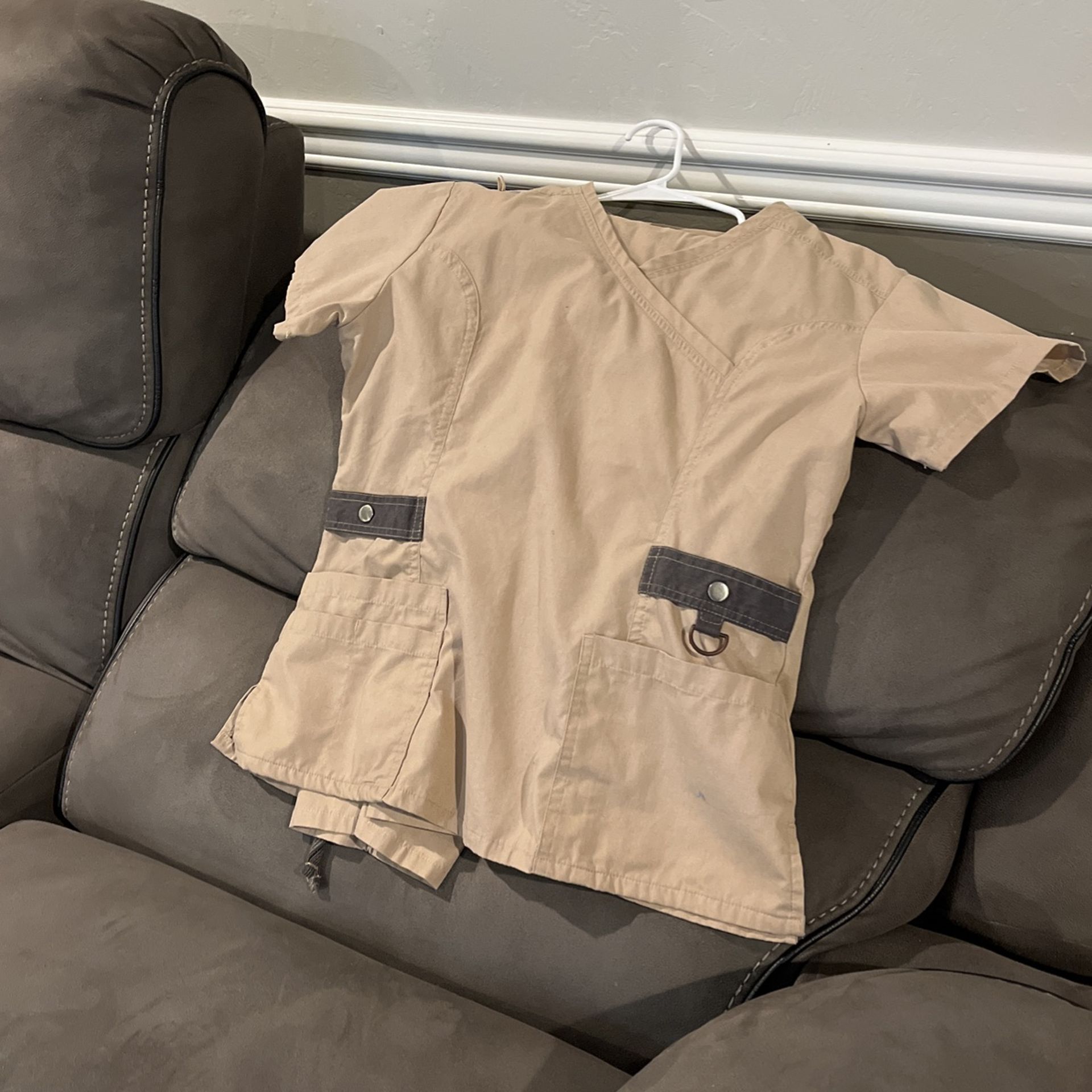 Can Set Top And Bottom Size Medium Scrubs