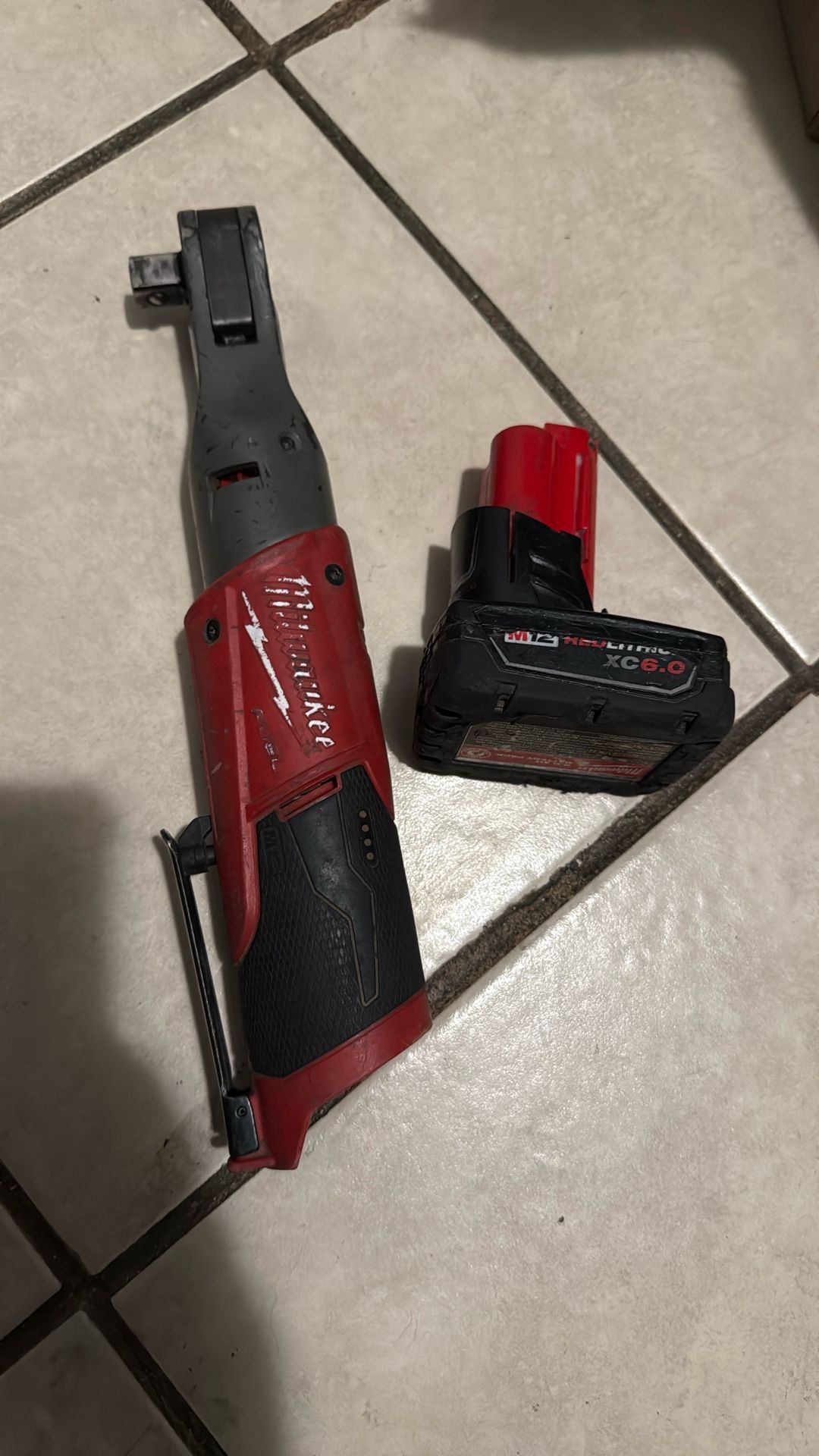 1/2 ratchet. trabaja. y pila 6.0