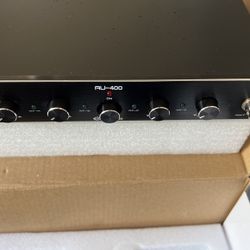 UHF 4 uChannel Wireless Microphone System with Cordless