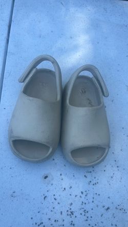 Yeezy toddler slides