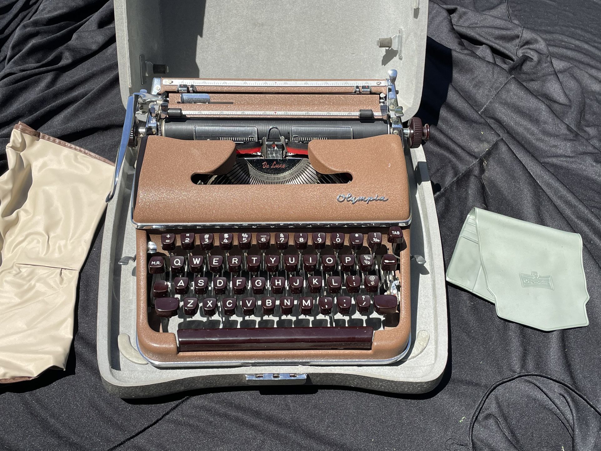 Vintage beautiful, OLYMPIA DeLuxe TYPEWRITER Germany Brown / Portable Hard Case