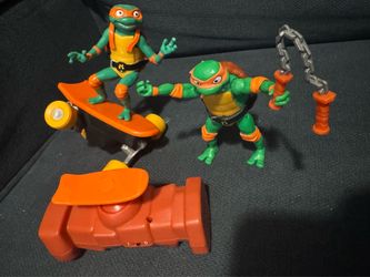 Ninja Turtles - Michelangelo Toy Figure + R/C Skateboard Figure