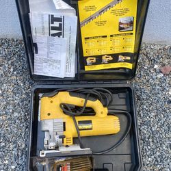 DeWalt Jigsaw DW321K Heavy-Duty Variable Speed jigsaw, w/Black carry case 