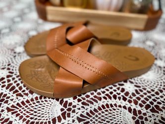 OluKai Kīpe‘a ‘Olu Women’s Leather Slide Sandals size 10