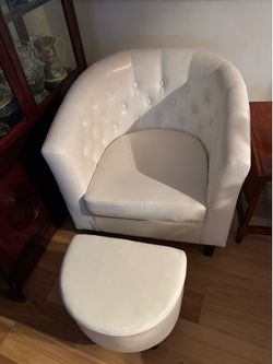 Living room barrel chair, white sky leather