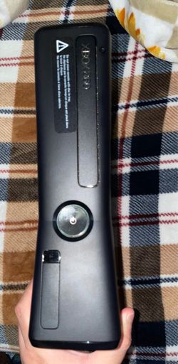 Xbox 360 slim 4GBS with two controllers OBO