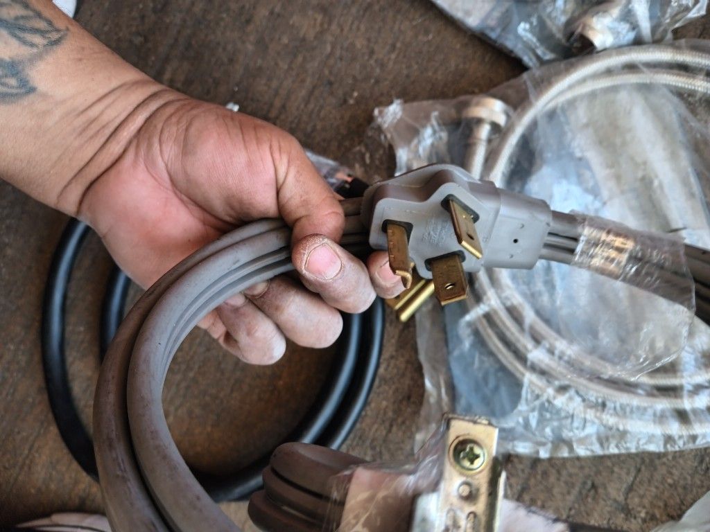 Washer And Dryer Hoses And Prongs All New 10.00
