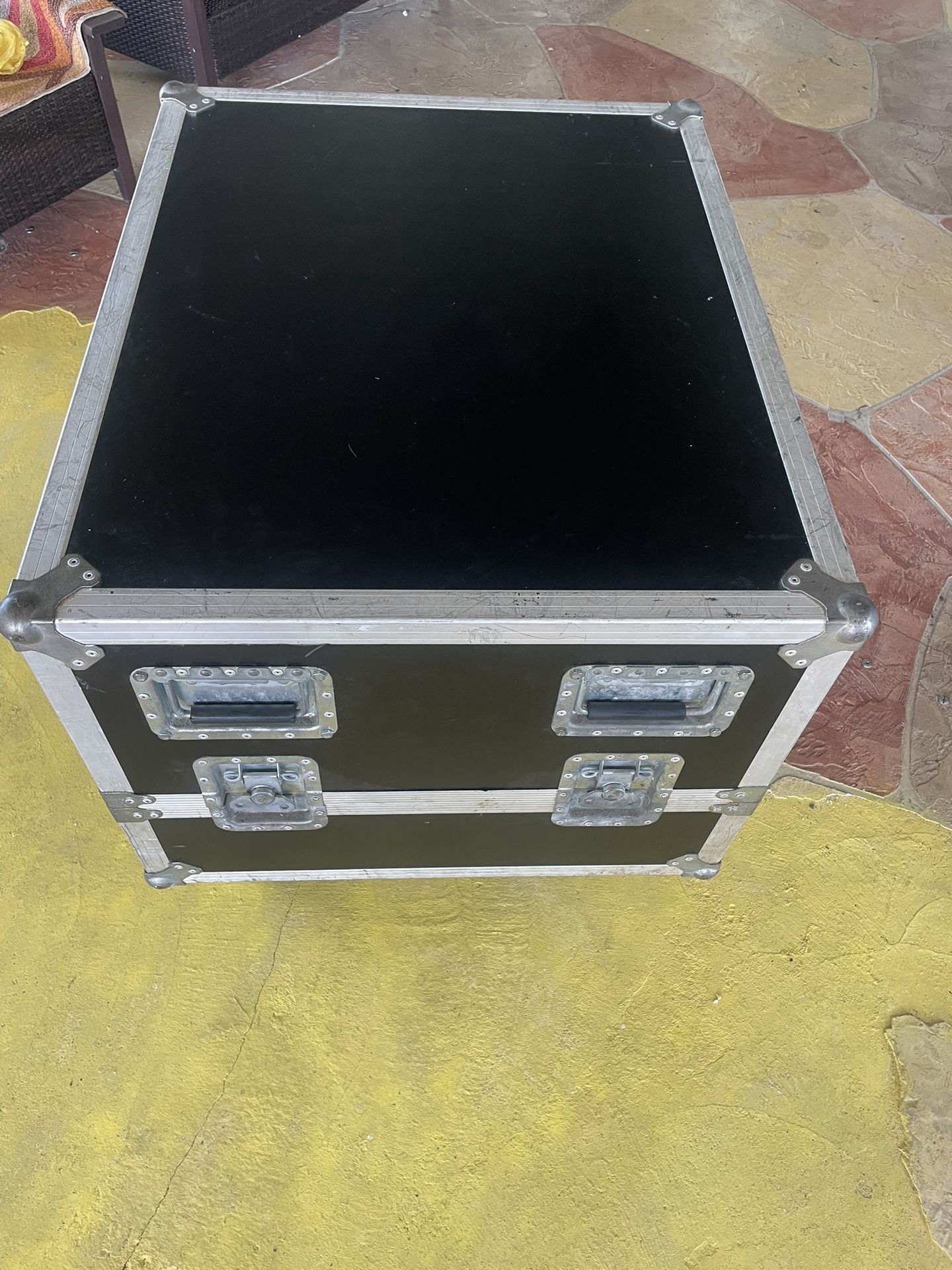 PRO AUDIO ROAD CASE WITH THE BIG WHEELS 35x28x22
